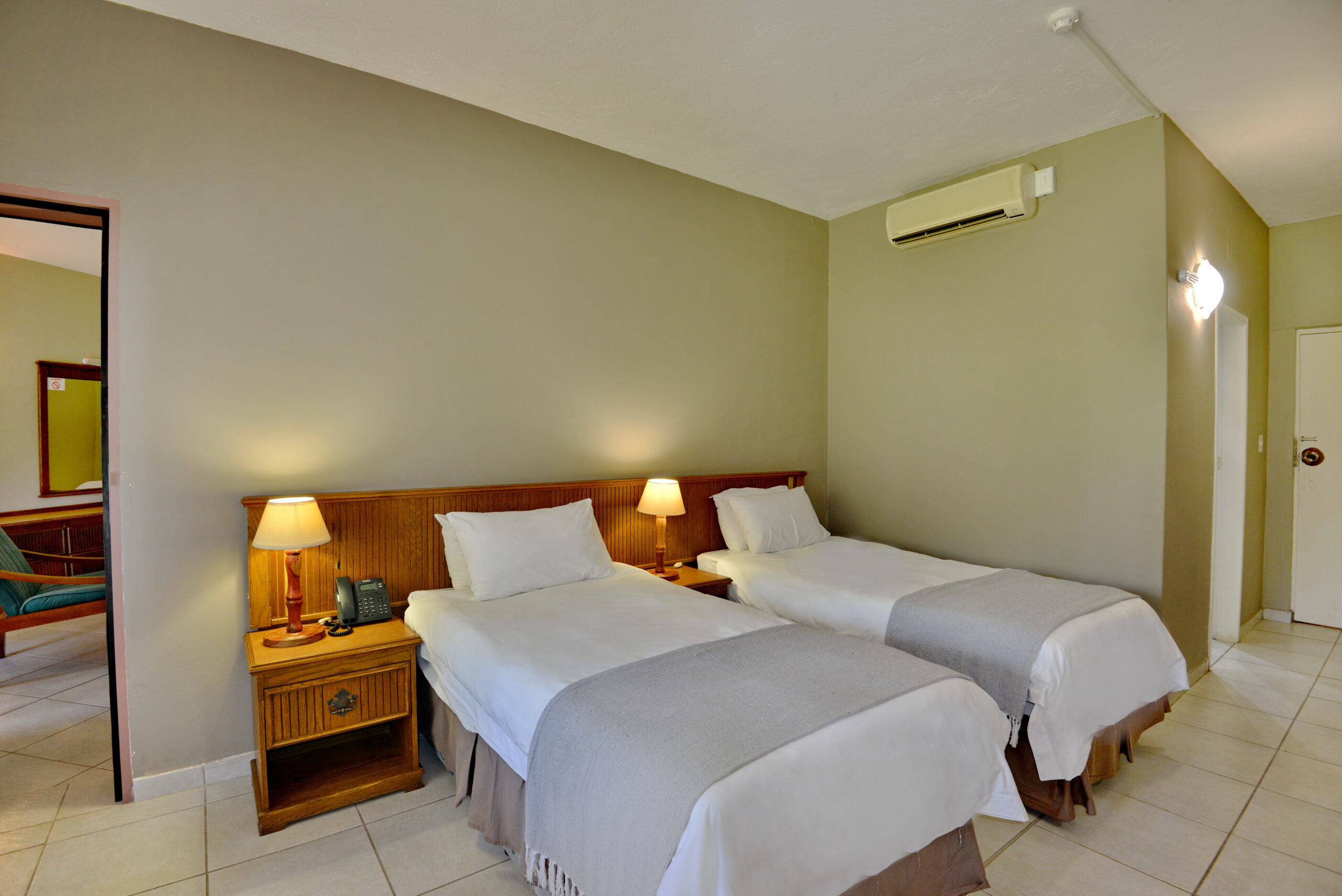 Family Suite interleading twin room near Sun City