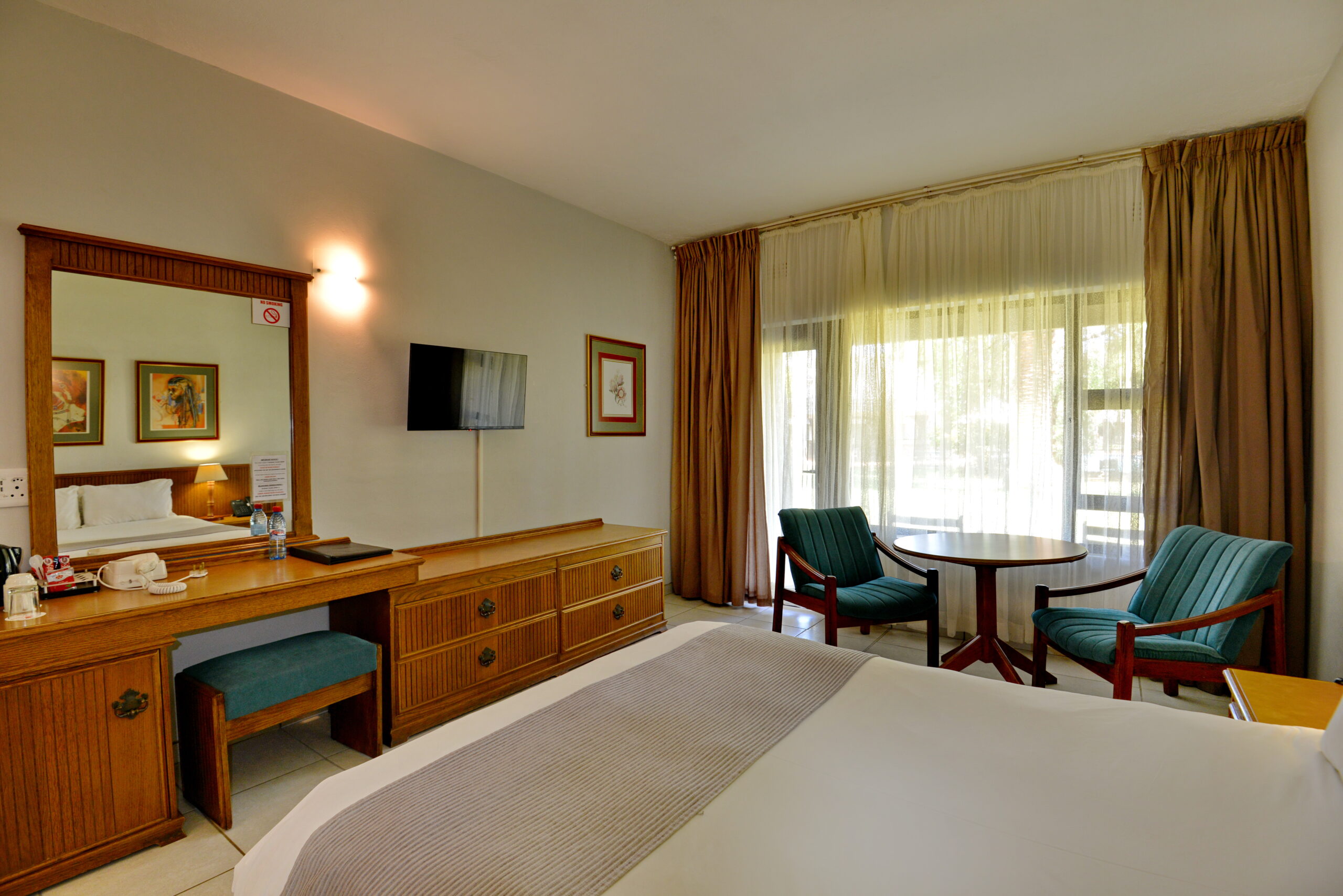 Double hotel room visual preview at Sundown Country Estate