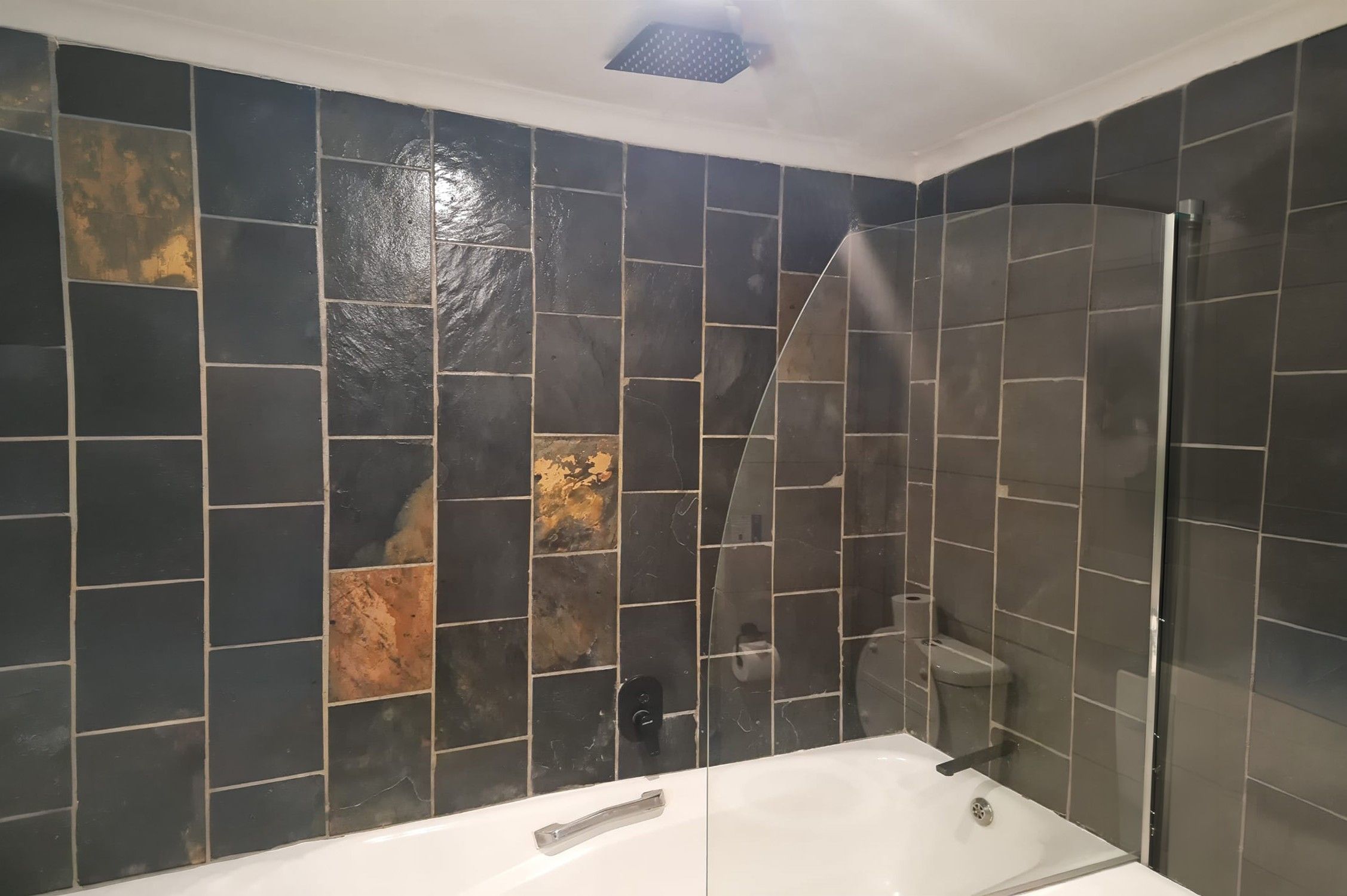 Executive Twin Room bathroom with bath near Sun City