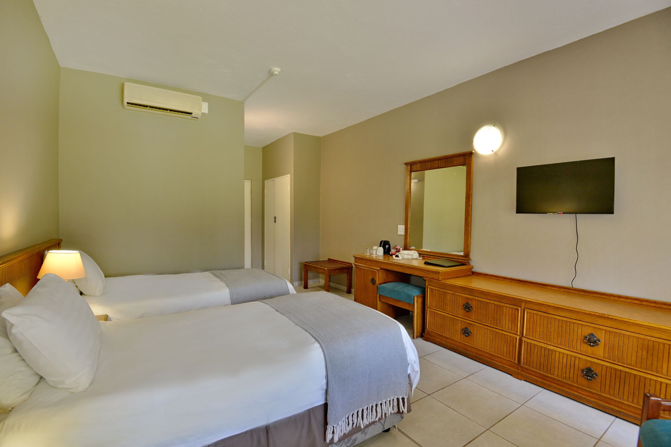 Executive Twin Room with two separate beds near Sun City