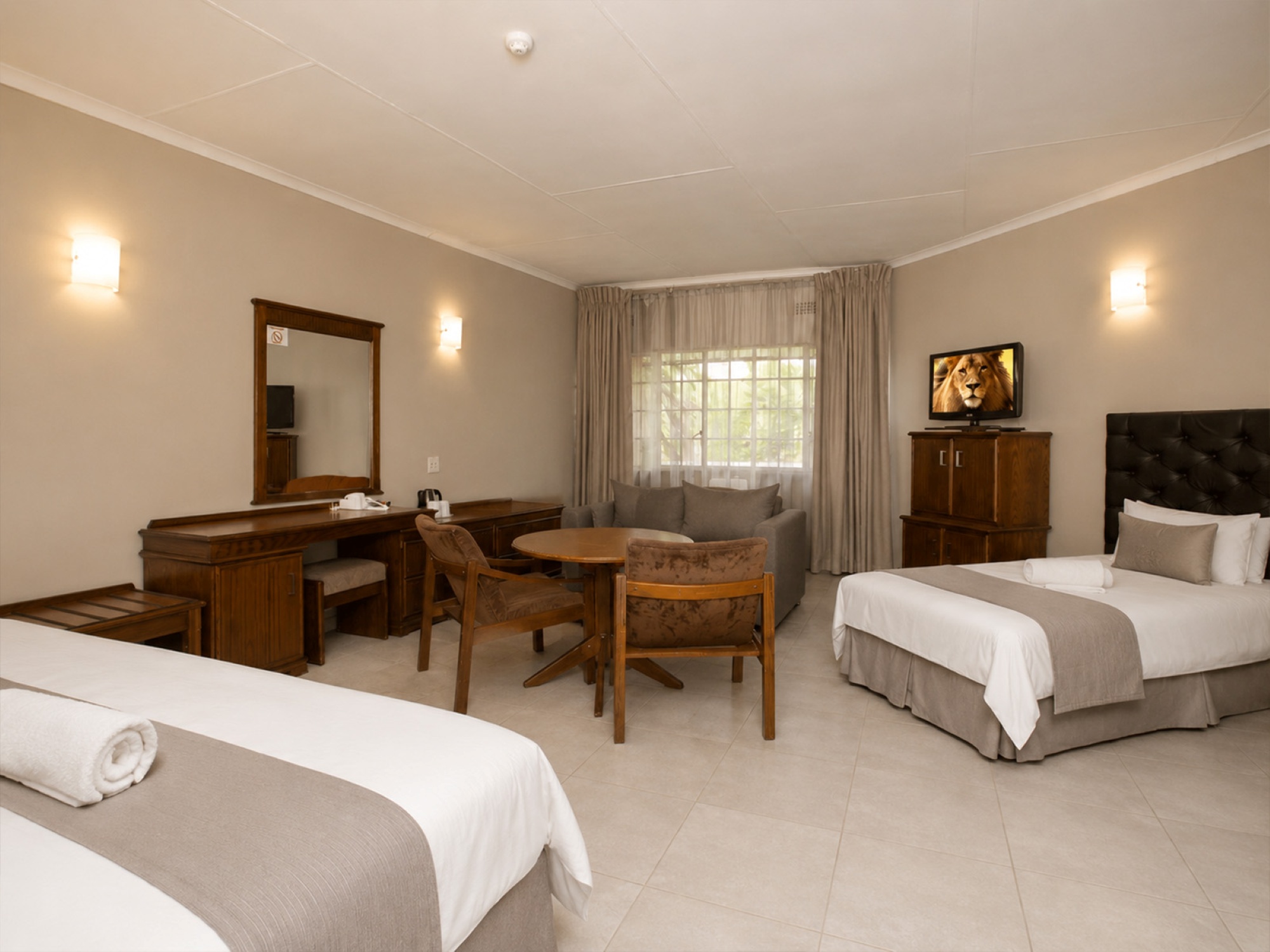 Hotel room for families near Sun City at Sundown Country Estate