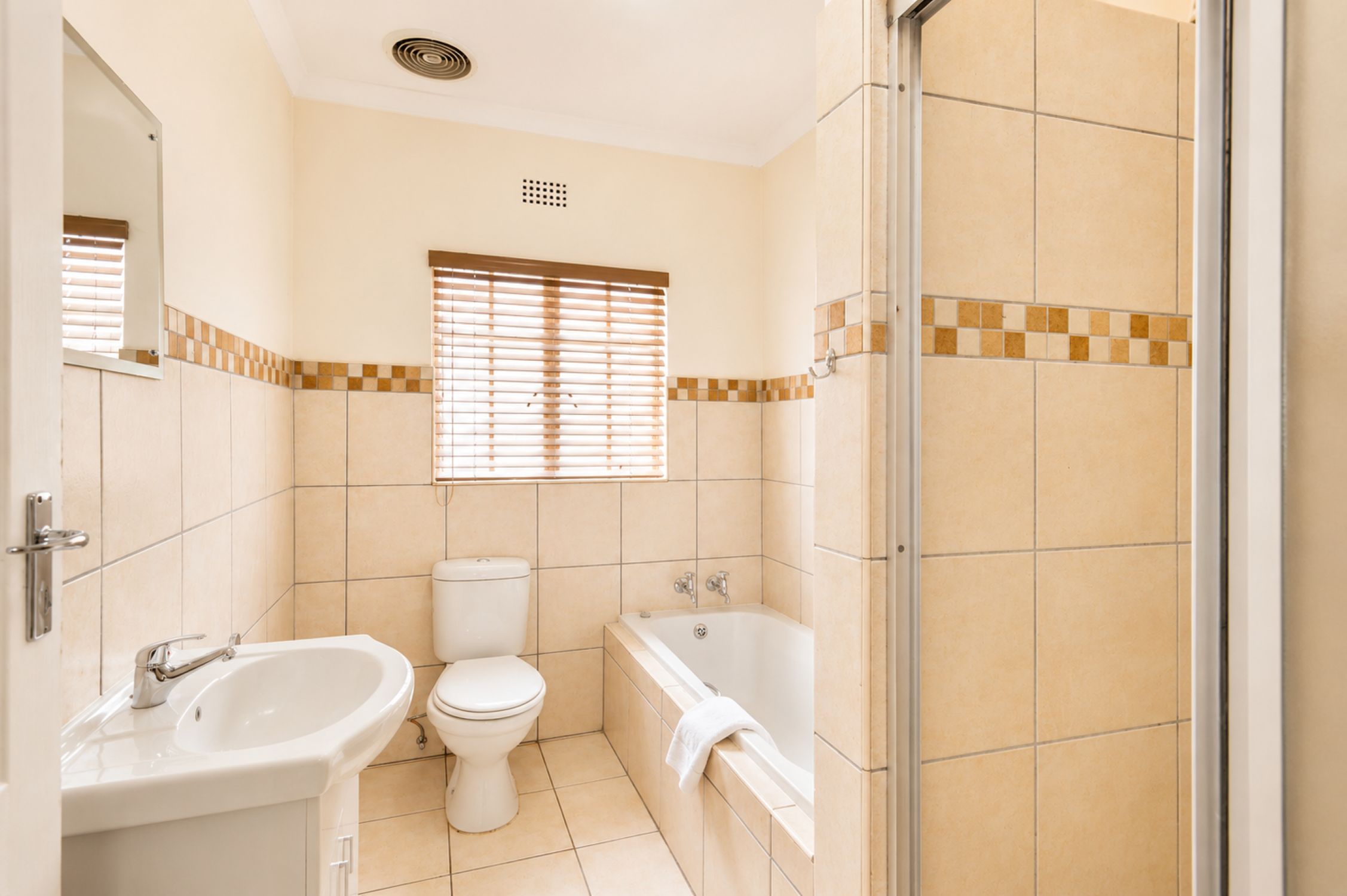 Standard One-Bedroom Chalet bathroom near Sun City at Sundown Country Estate